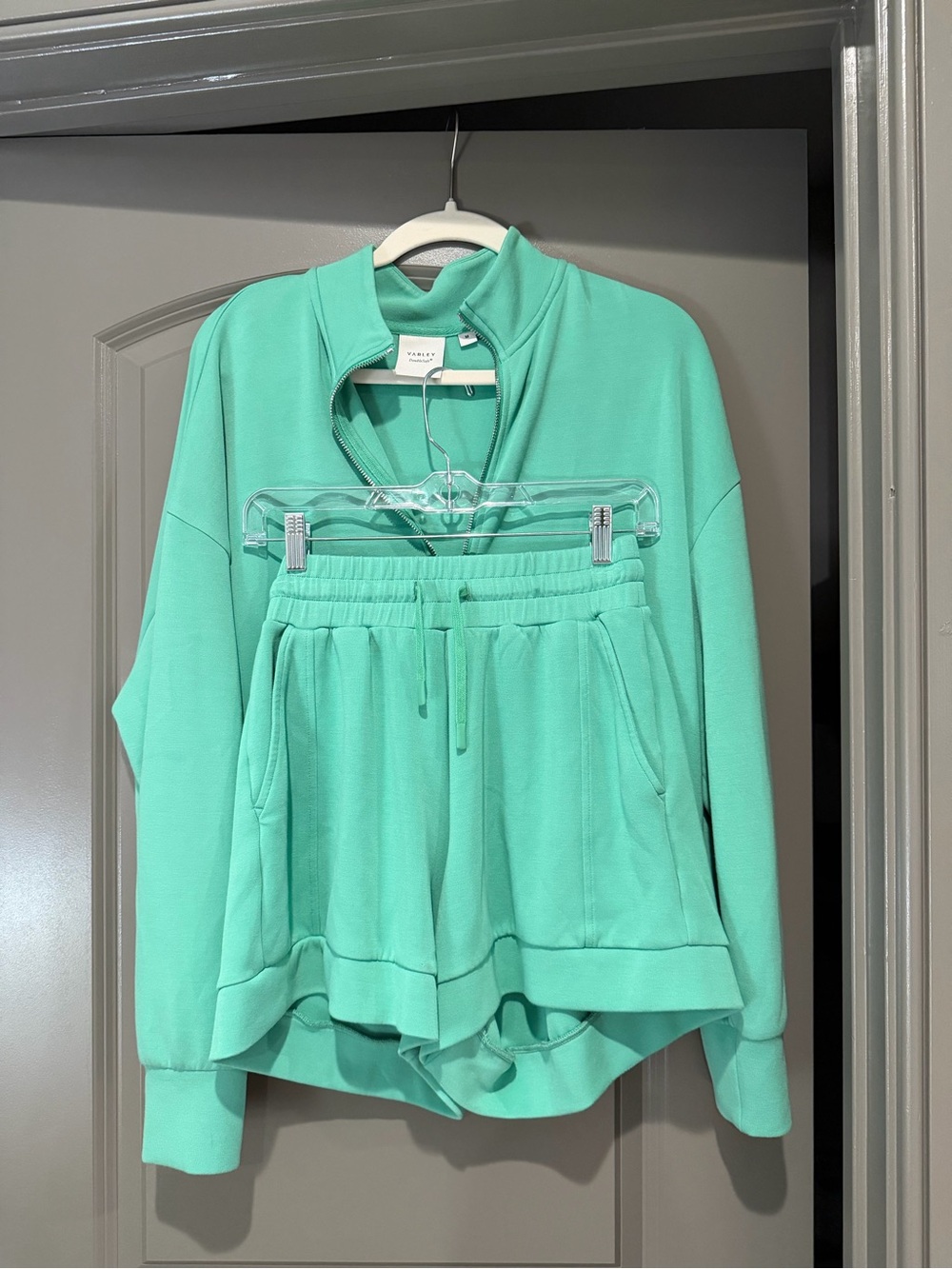 Varley Green Half-zip Sweatshirt and sweatshorts - Picture 2 of 8